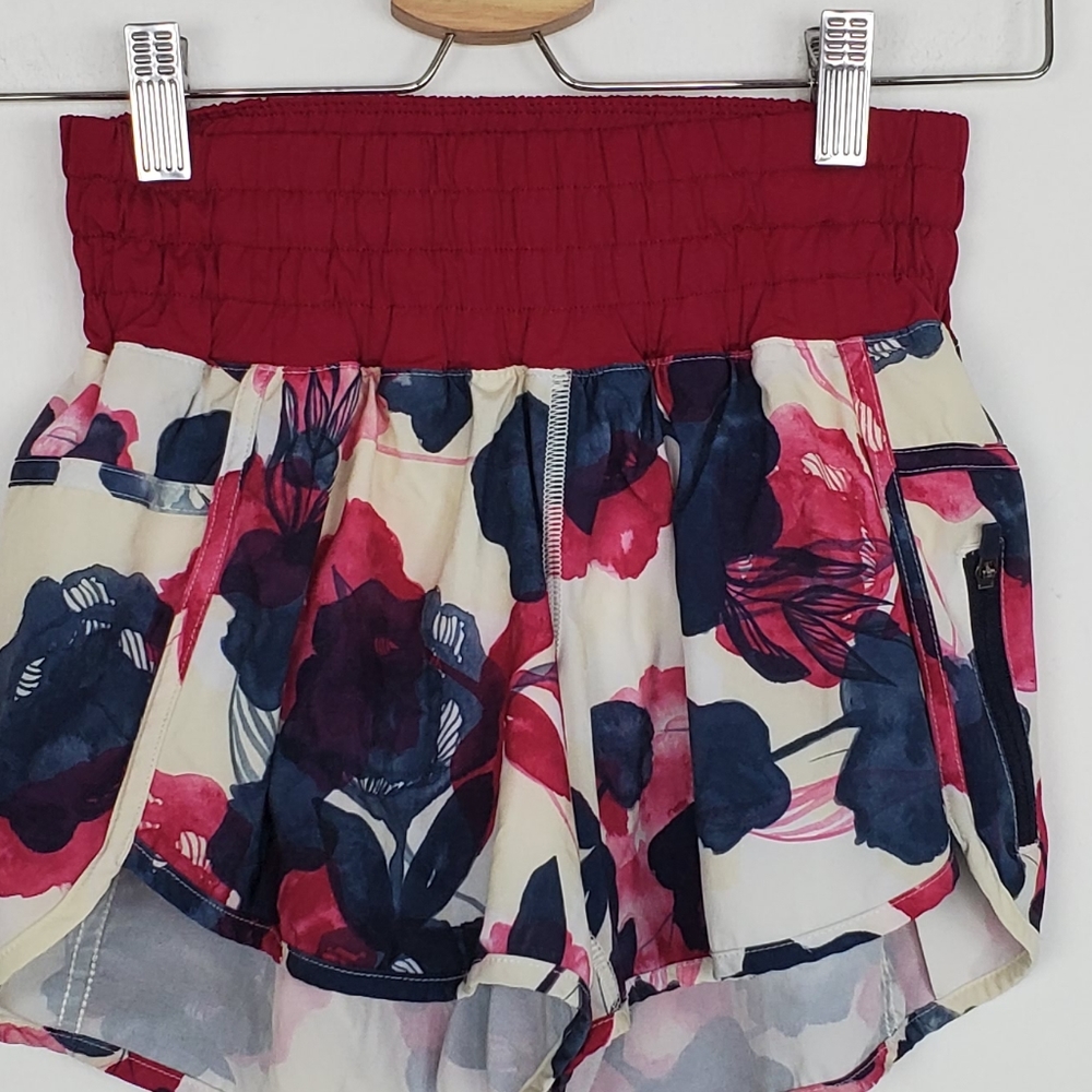 Lululemon Tracker Short II Inky 4" Floral Size 4 - Picture 5 of 8